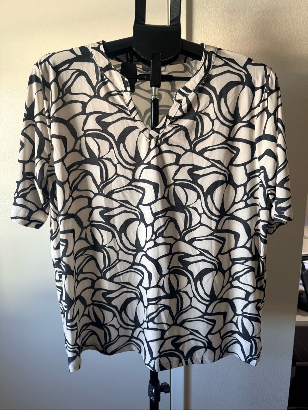 Petal Dew XL Black and White Abstract Top